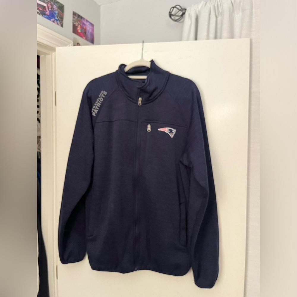 Patriots zip up